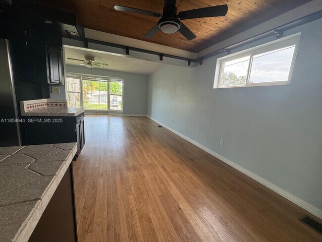 Building Photo - 141 NW 72nd Way