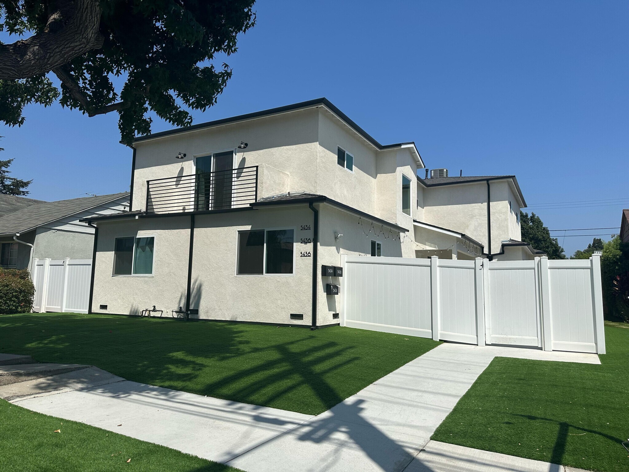 Building Photo - 5436 1/2 Kester Ave