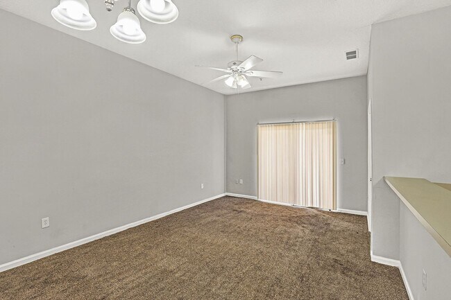 Building Photo - Great 2 bedroom/ 2 bathroom condo on the Southside