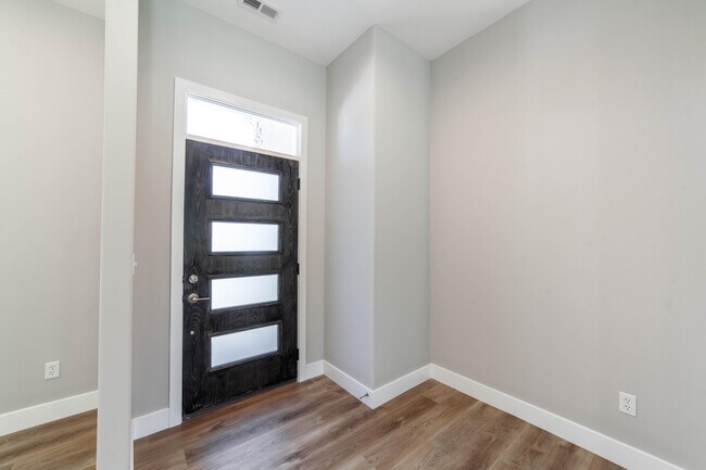 Building Photo - 1211 Shallow Ridge Cir