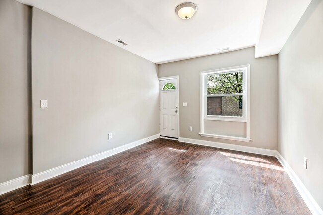 Building Photo - 2 Bedroom Rowhome- Baltimore City