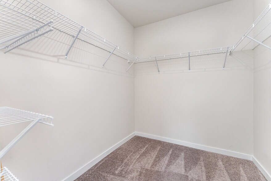 Building Photo - 9529 Munsing Dr