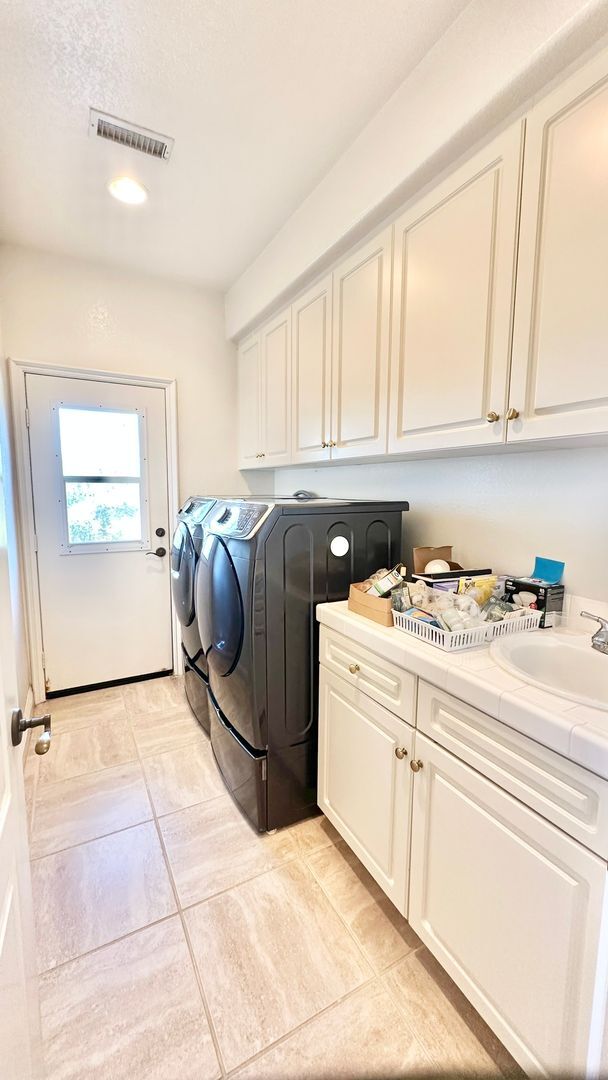 Building Photo - Stunning Two-Story Estate Home in the Gated and Lovely Champagne Crest Community of Fallbrook!