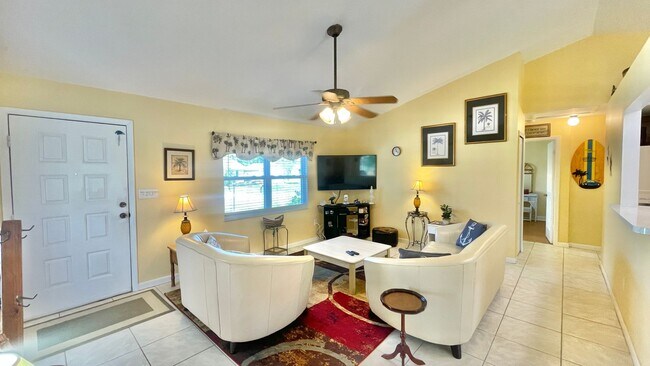 Building Photo - Available monthly Rental SEP 2025 in heart of Sebastian