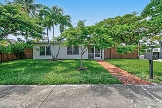 Building Photo - 244 Greymon Dr