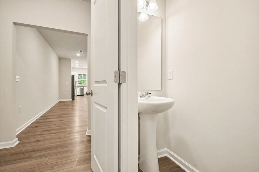 Building Photo - 909 Falls Grove Trl