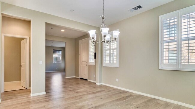 Building Photo - 4959 Camarillo Ln