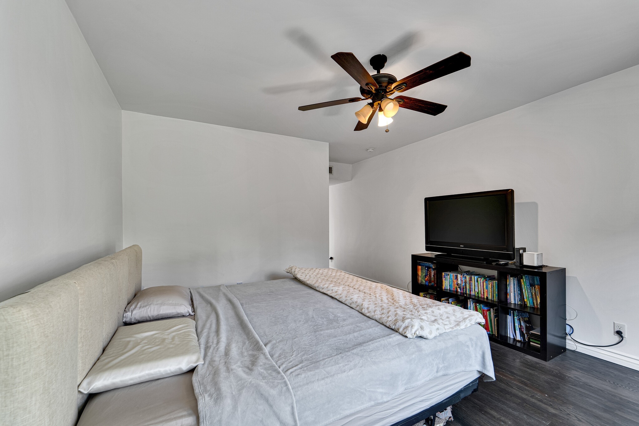 Master bedroom with walk-in closet - 900 Bethany Rd