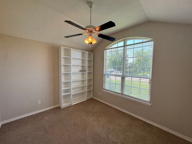 Building Photo - Gorgeous 3-Bedroom Home with Spacious Yard