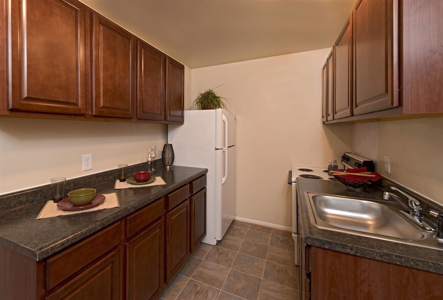 Hodges Manor Apartments 1008 Cherokee Rd Portsmouth VA 23701