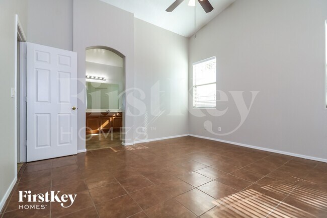 Building Photo - 5411 S Dove Hollow