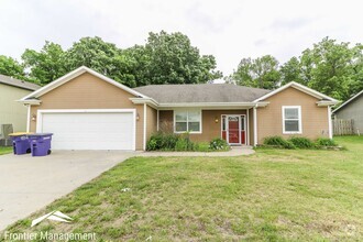 Building Photo - Adorable 3 Bedroom Home with Great Feature...