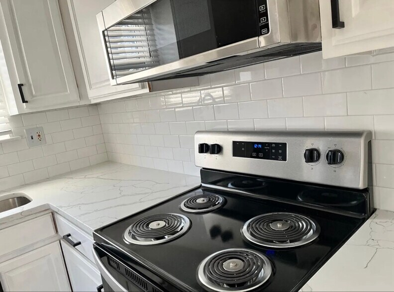 Building Photo - 317 Birch Dr