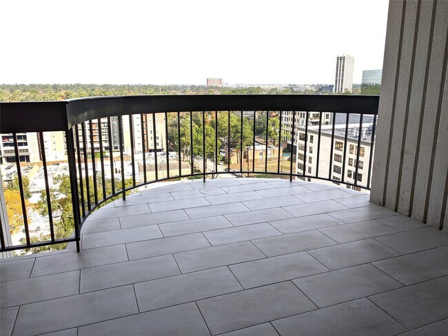 Building Photo - 5001 Woodway Dr