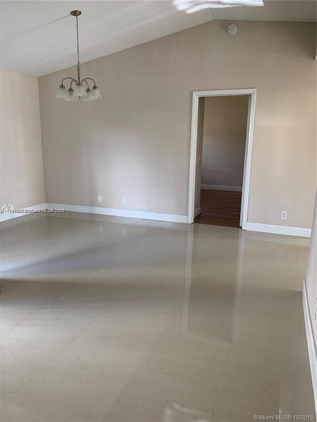 Building Photo - 1559 Springside Dr