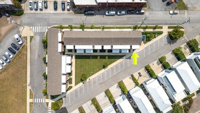 Building Photo - Fully furnished 1 bedroom!