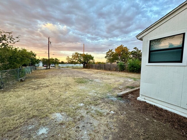 Building Photo - NEWLY RENOVATED THREE BED TWO BATH