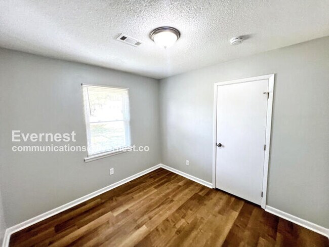 Building Photo - 14005 Glenview Dr SW