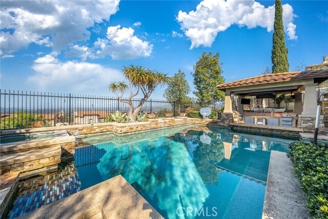 Building Photo - 19 Momento