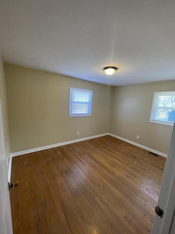 Building Photo - 1832 W Lakeview Dr