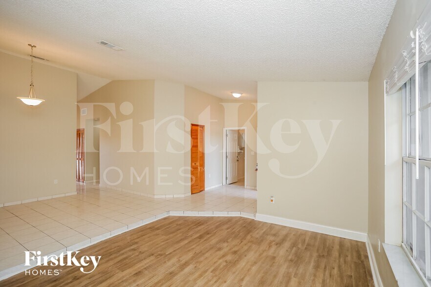 Building Photo - 14979 SW 63rd St
