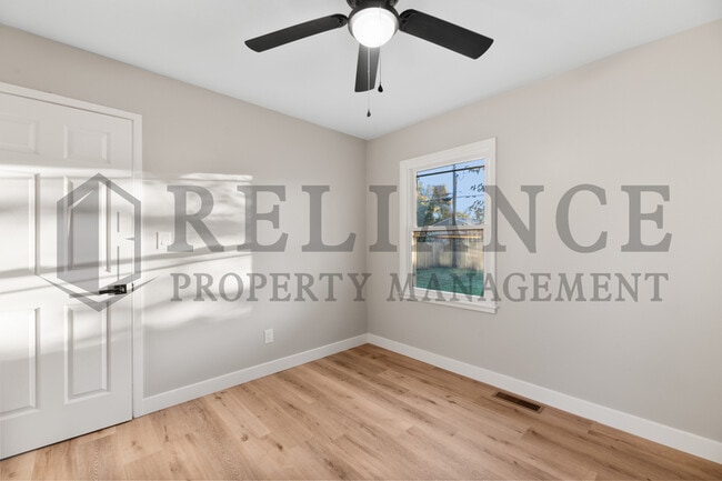 Building Photo - 2548 N Somerset Ave