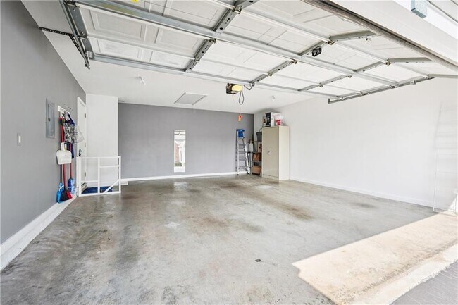 Building Photo - 3050 Orchard Ridge Cir