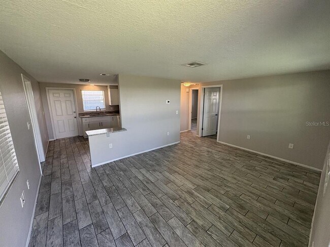 Building Photo - 308 Colonia Ln E