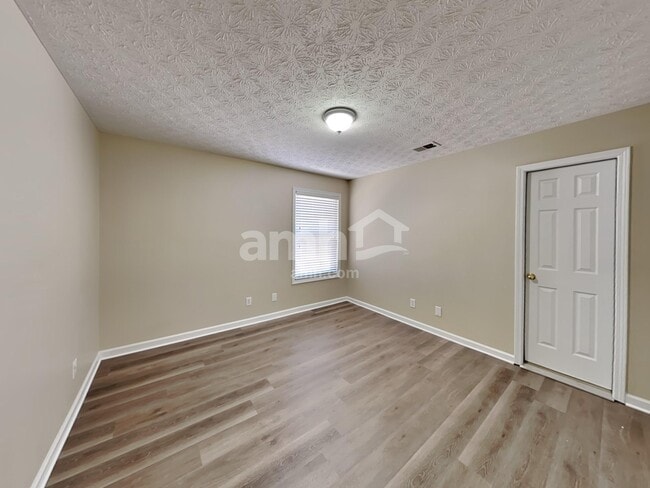 Building Photo - 2410 Greenside Ct