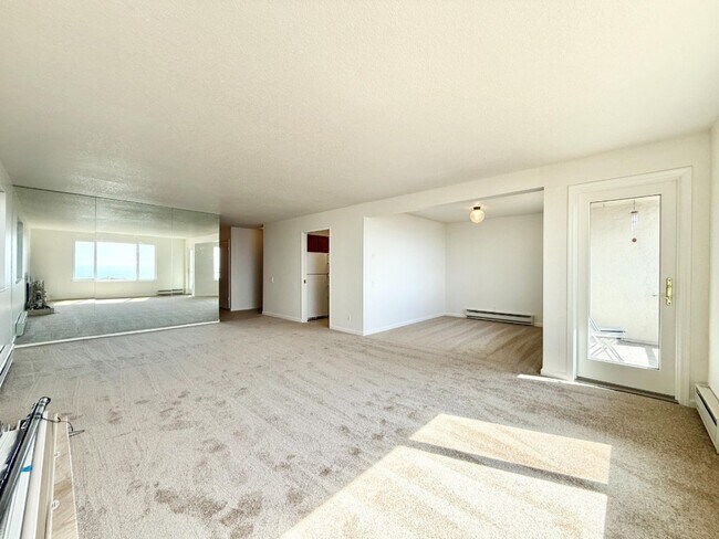 Building Photo - Recently Updated Condo with OCEAN VIEW - W...