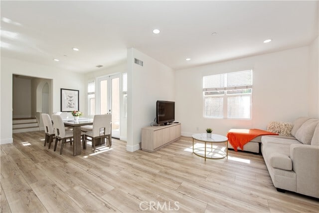 Building Photo - 94 Chantilly