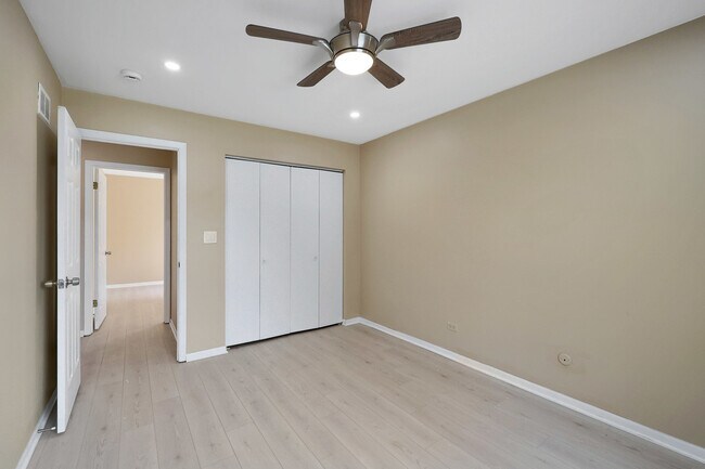 Building Photo - 1356 Larchmont Dr