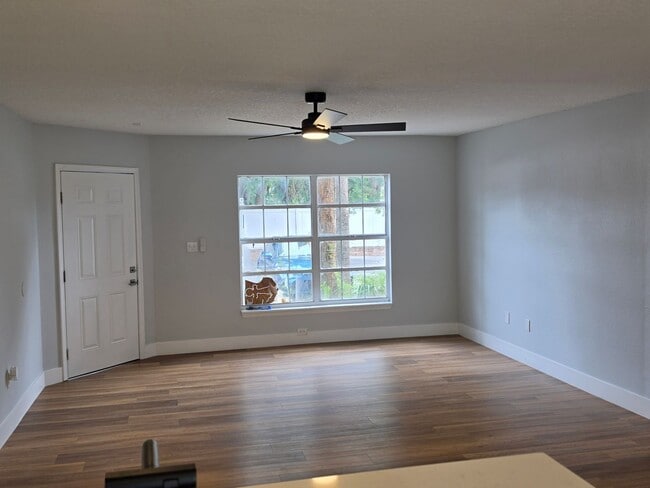 Building Photo - FOR RENT!! RECENTLY RENOVATED 2 BEDROOM 2 BATH CONDO (FIRST FLOOR)...