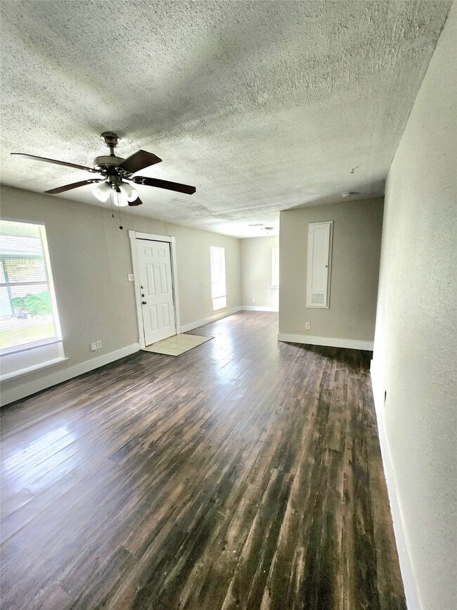 Building Photo - 9110 Kentshire Dr