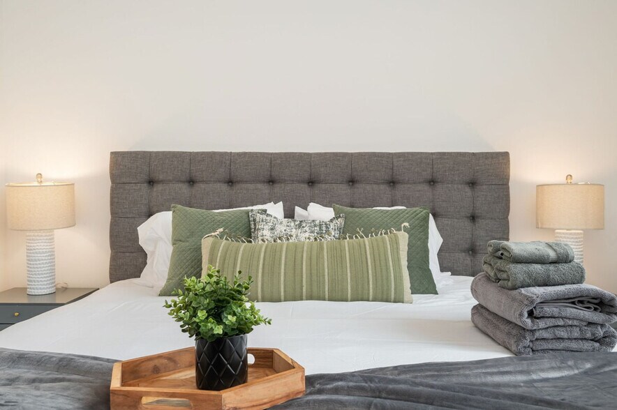 Building Photo - 6125 Sand Point Way NE