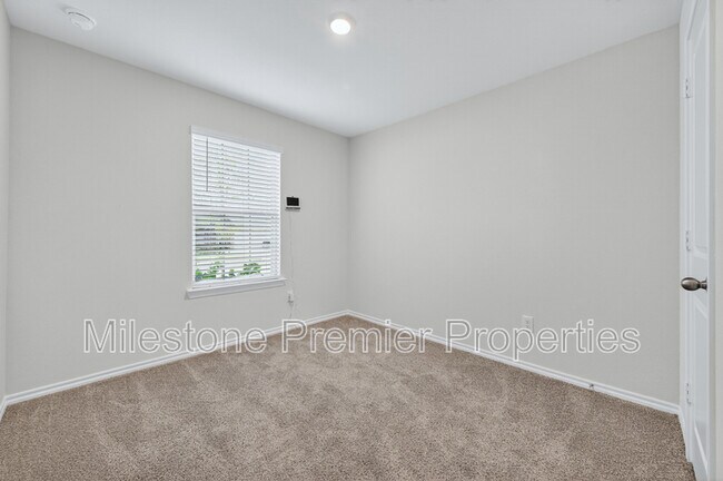 Building Photo - 2418 Burleson Rd