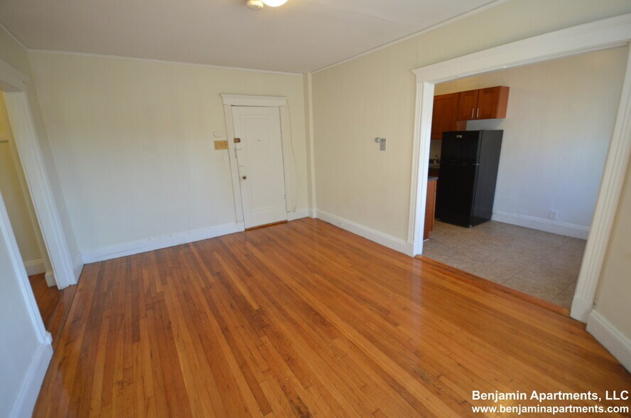 Building Photo - 235 Park Dr