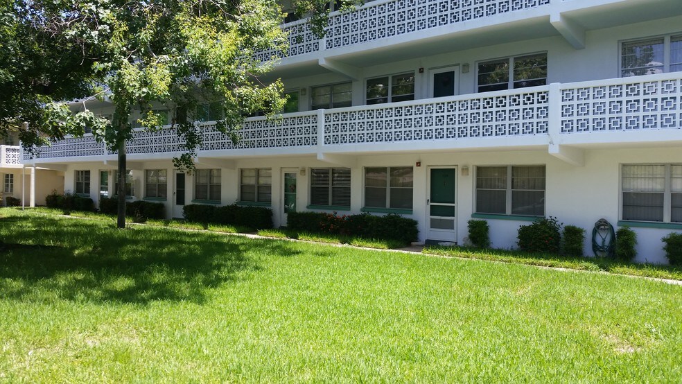 front view - 1051 79th Ave N
