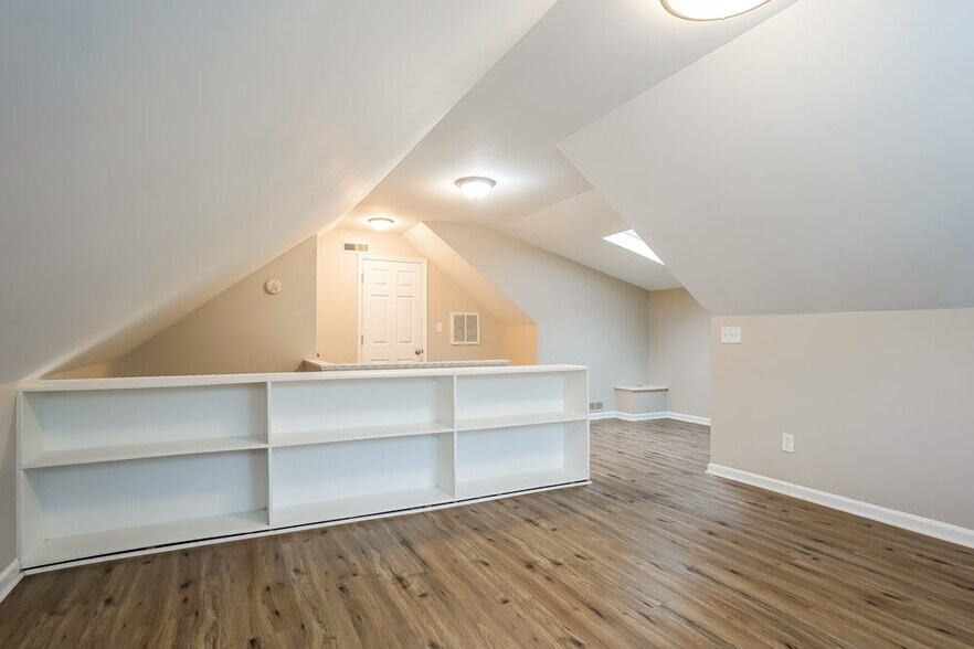 Building Photo - 4208 Knightsbridge Way