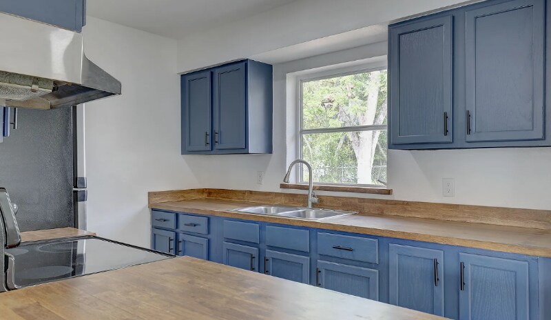 Building Photo - 417 Hollyhock Ln