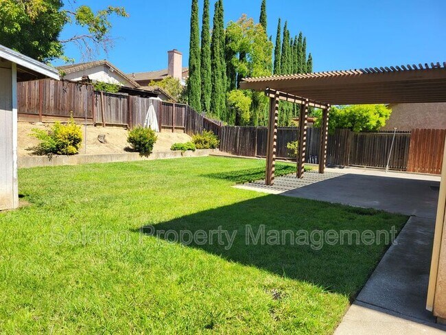 Building Photo - 125 Serpentine Dr