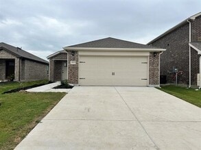 Building Photo - 3520 Bridgeport Dr