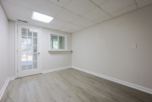 Building Photo - 63 Trailside Way