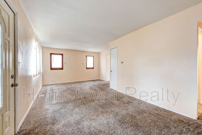 Building Photo - 2200 N St Luke Ave