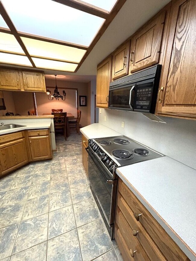 Building Photo - 165 Holly Tree Cir