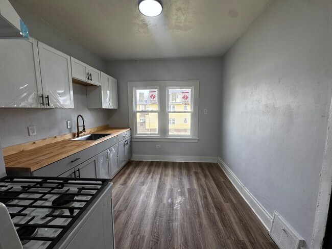 Building Photo - 11702 Tuscora Ave