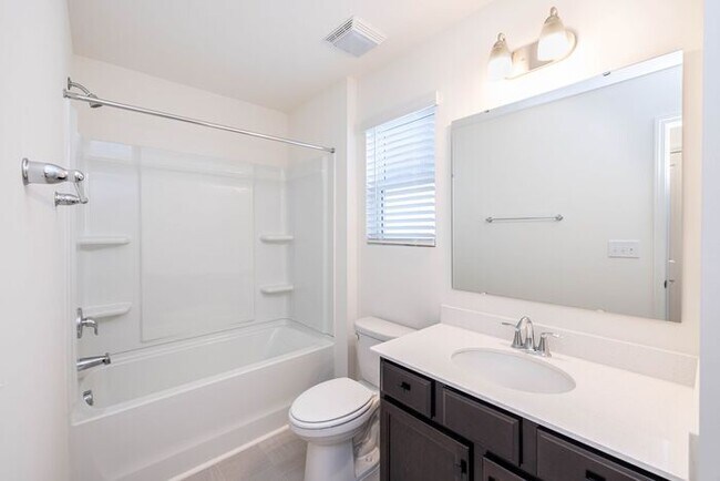 Building Photo - 3BD Townhome Convenient to Hwy 74/ Minutes to Bypass - MOVE IN READY