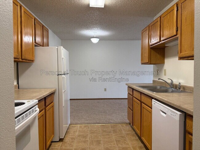 Building Photo - 1401 12th St E