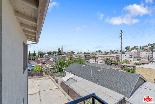 Building Photo - 945 N Ditman Ave