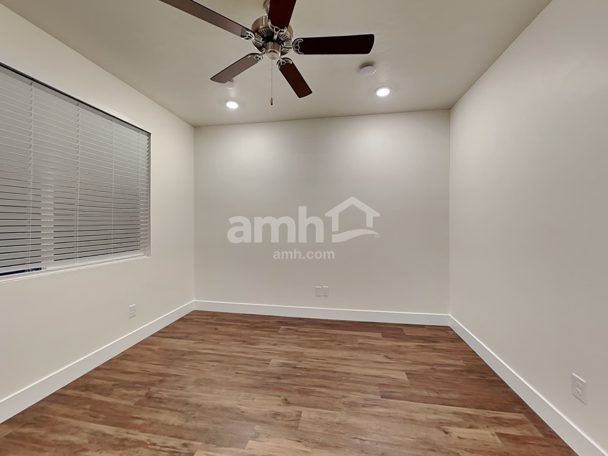 Building Photo - 752 S Rocker Ave